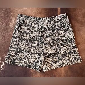 Forever 21 Black and White Textured Women's Shorts~ Large